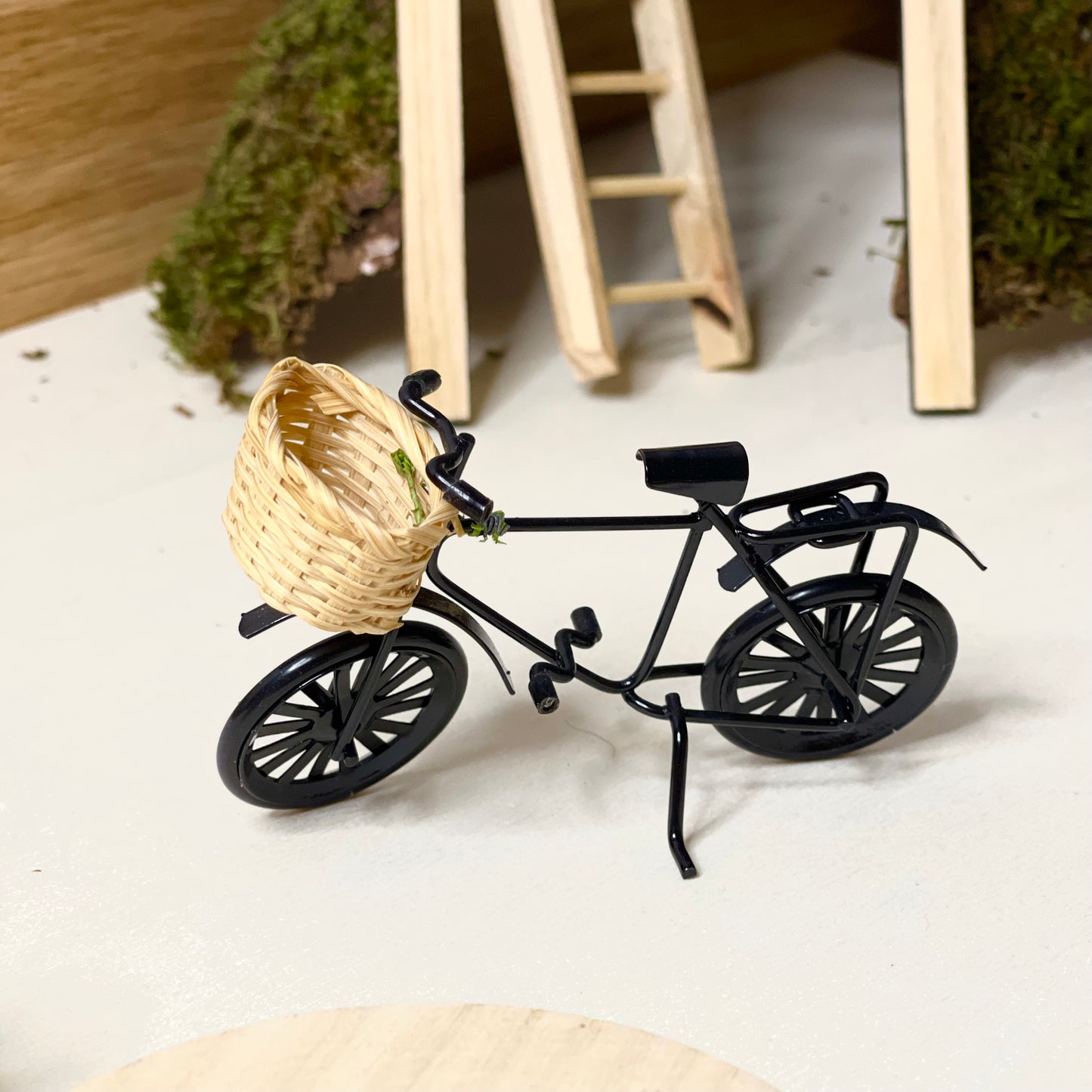 Fahrrad schwarz mit Korb