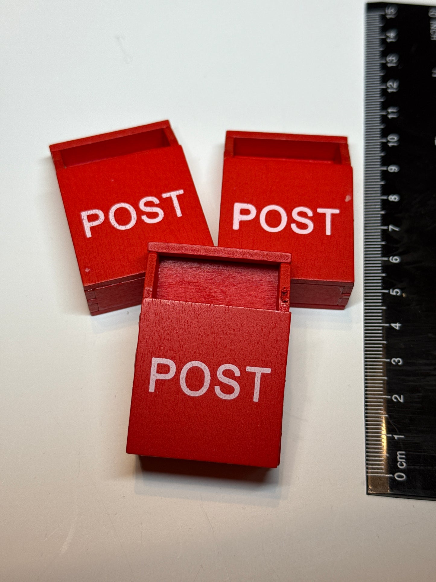1 Briefkasten rot B-Ware (leichte Schönheitsfehler)
