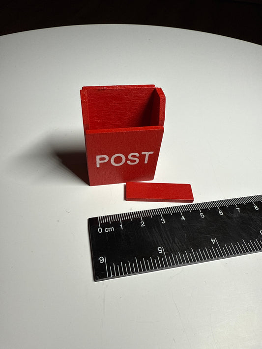 Briefkasten rot B-Ware (Deckel muss geklebt werden)